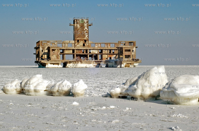 Ruiny torpedowni w Gdyni wybudowanej przez Niemcow...