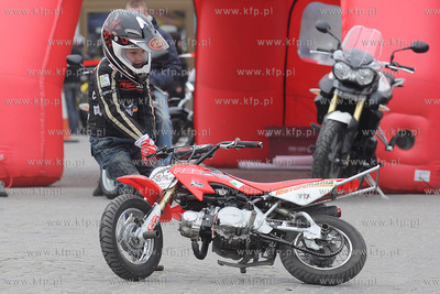 Piotr Zalewski 7-letni motocyklista z Olsztyna popisuje...