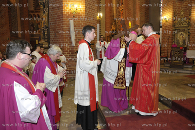 Nabozenstwo meki Panskiej w Wielki Piatek w Katedrze...