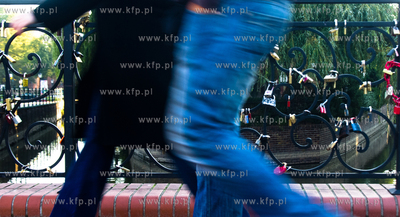 Gdansk, ul. Korzenna. Most Milosci, czyli most z klodkami...