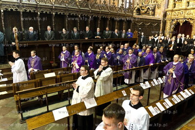 Bazylika katedralna w Pelplinie. Uroczystości pogrzebowe...