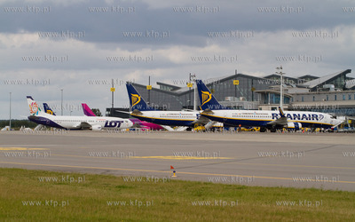 Gdansk,Rebiechowo. Nz. Boeing 737-800 linii Ryanair.
02.09.2012
fot....