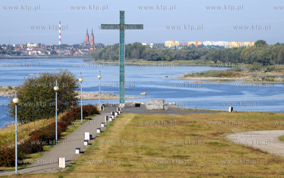 Zapora wodna we Wloclawku. Na prawym brzegu Wisly,...