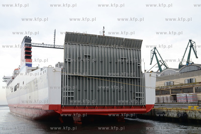 Prom towarowo - pasazerski Stena Alegra zacumowany...