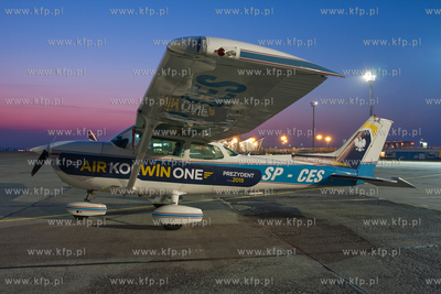 Janusz Korwin Mikke wyladował na pokładzie AirKorwinOne...