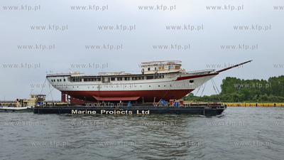Transport kadluba do portu wewnetrzego w Gdansku szkolnego...