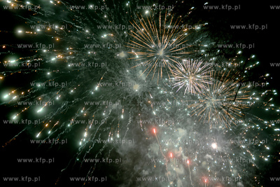 Gdynianie i ich goscie powitali Nowy Rok na Skwerze...