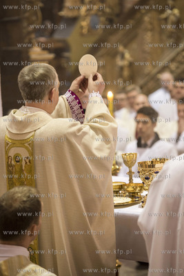 Pelplin. Msza Swieta Krzyzma w Wielki Czwartek w Bazylice...