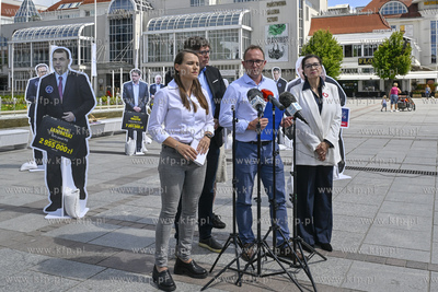 Sopot. Plac Przyjaciol Sopotu.  Konferencja prasowa...