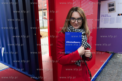 Wystawa #StolenMemory zrealizowana przez Arolsen Archives...
