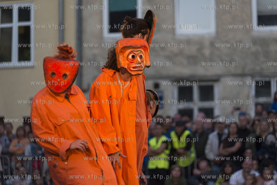 Gdańsk. Festiwal teatrów Ulicznych FETA. Mr Pejo's...