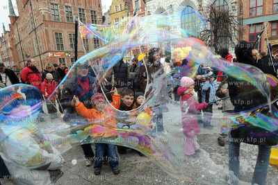 Festiwal baniek mydlanych w Gdansku na Dlugim Targu....
