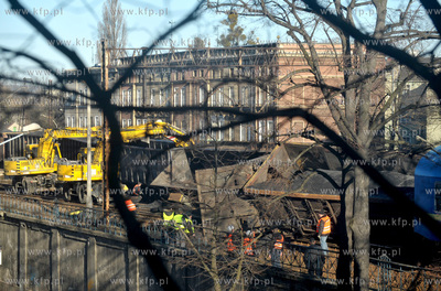 Wykolejony pociag towarowy. Sklad wypadl z szyn miedzy...