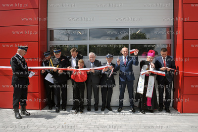 Otwarcie nowej remizy, strażnicy Ochotniczej Straży...