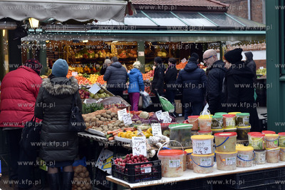 Świąteczne zakupy na Hali Targowej w Gdańsku. Zewnętrzne...