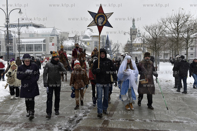 Orszak Trzech Króli w Sopocie. Plac Przyjaciół Sopotu....