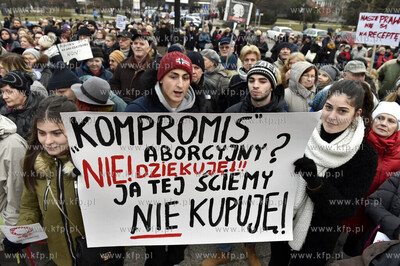 Międzynarodowy Strajk Kobiet. Targ Drzewny w Gdańsku...