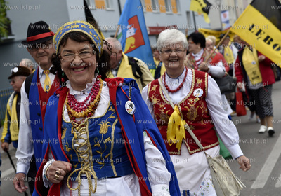 XIX Światowy Zjazd Kaszubów odbył się w Rumi. Przemarsz...