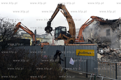 Wyburzanie kolejnych budynków dawnej Akademii Medycznej...