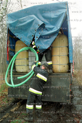 Proba kradziezy paliwa z rurociagu pomiedzy Portem...