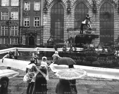 Happening artystyczny na Dlugim Targu w Gdansku. 11.1973...