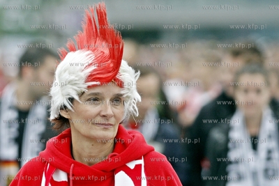 Gdansk Arena. Kibice wchodza na cwiecfinalowy mecz...