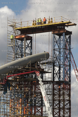 Montaz luku stanowiacego element nosny wiaduktu na...