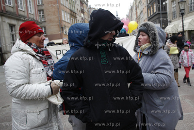 Gdansk. ul. Dluga manifa zorganizowana przez Trojmiejska...