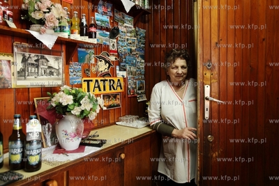 Pruszcz Gdański. Bar Zacisze. Nz. Teresa Kamińska...