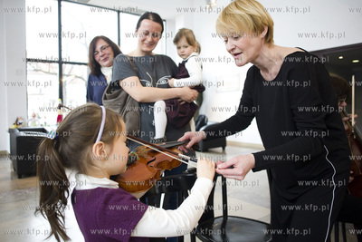 Opera Bałtycka. Opera TU  ! TU ! Choć cztery struny...