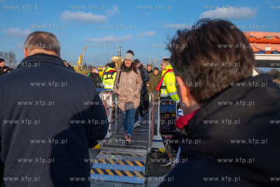 Testowy rejs promu F8, kursującego wzdłuż remontowanego...