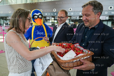 Akcja promująca Kaszuby i Pomorze w Porcie Lotniczym...