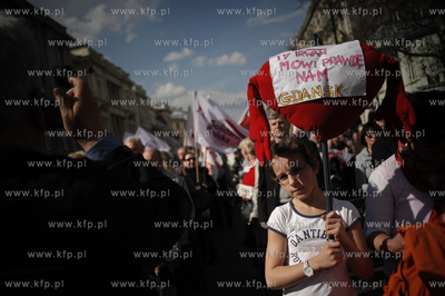 Marsz w obronie telewizji TV Trwam w Warszawie zorganizowany...