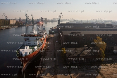 Gdańsk.  Konferencja prasowa na terenie Stoczni Cesarskiej....