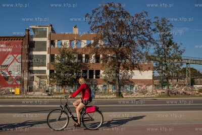 Stocznia Cesarska, ul. Popiełuszki. Wyburzanie budynku...