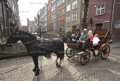 Gdansk. Pierwsza Komunia Swieta. Natalka jedzie bryczka...