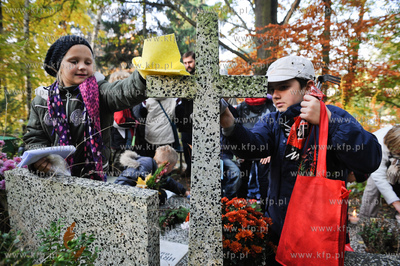Gdansk. Cmentarz Srebrzysko. Zywa lekcja historii,...