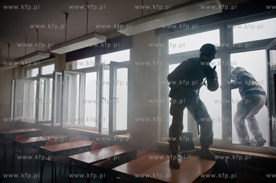 Gdansk. Gimnazjum nr 29 na Suchaninie. Pokazy Gdanskiej...