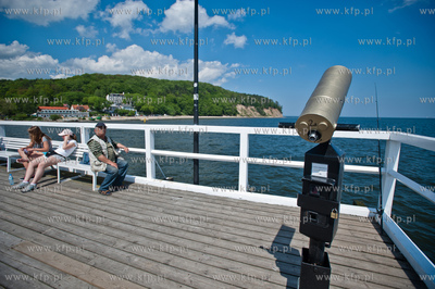 Gdynia. Niedzelne, sloneczne popoludnie na molo w Orlowie....