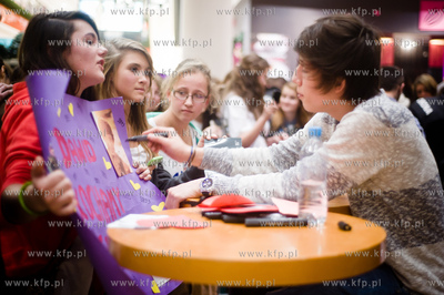 Gdansk. Galeria Baltycka. Spotkanie z Dawidem Kwiatkowskim.
28.11.2013
fot....