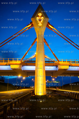 Gdansk. Wiadukt znajdujacy sie w ciagu al. Armii Krajowej,...