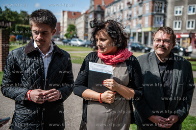 Gdansk. Plac Kobzdeja. Konferencja prasowa komitetu...