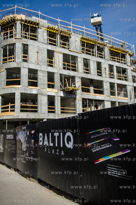 Gdynia. Budowa kompleksu mieszkalno-uslugowego Baltiq...
