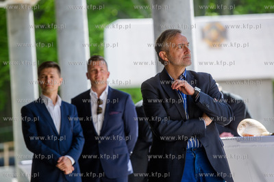 Gdynia. Uroczyste zawieszenie wiechy na nowo powstajacym...