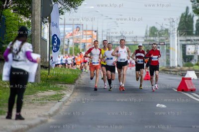 Zawodnicy na trasie I PZU Gdansk Maraton.
17.05.2015
fot....