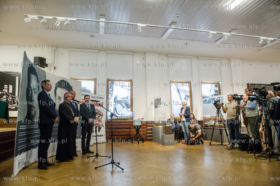 Gdańsk. Historyczna sala BHP. Konferencja prasowa...