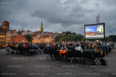 Gdańsk. Inauguracja II edycj kina na dachu Teatru...