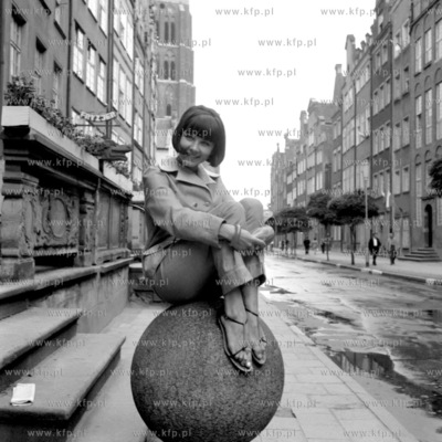 Na przedprożu ulicy Piwnej w Gdańsku. 
0009462z
Fot....